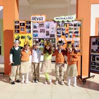 Minik y�reklerden ‘sevgi m�n�s�’