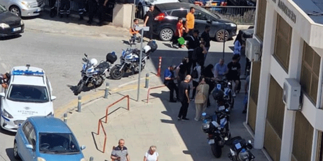 K�br�sl� T�rkler G�ney Lefko�a’daki Kaymakaml�k �n�nde eylem yapt�