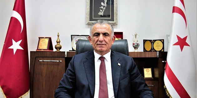 Bakan avuolu, kolej giri snav nedeniyle mesaj yaymlad 