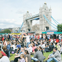 LONDRA T�RK FEST�VAL�’YLE �ENLEND� 