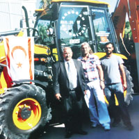 TC Lefko�a B�y�kel�ili�i’nden Akdo�an Belediyesi’ne dozer
