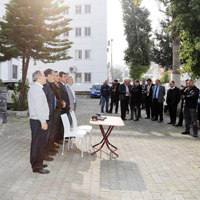 Baz� sendikalar maliye �n�nde eylem yapt� 