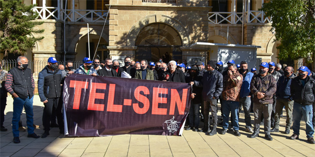 Maliye Bakanl���'na siyah �elenk b�rakt� 