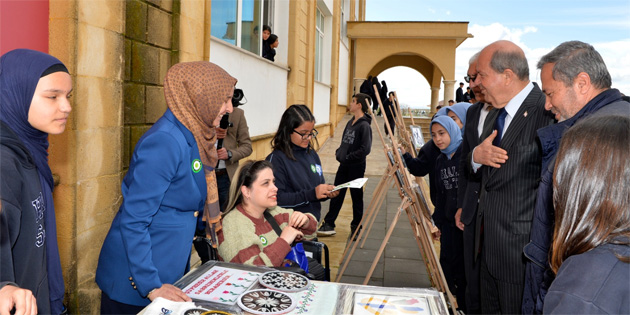 Tatar, “��le-Kazan-Payla�” slogan�yla Hala Sultan �lahiyat Koleji’nde d�zenlenen depremzedelere yard�m kermesine kat�ld�