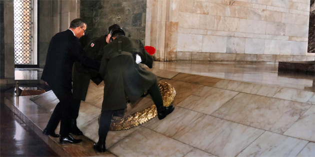 Ekonomi, Maliye, B�t�e ve Plan Komitesi An�tkabir’de 