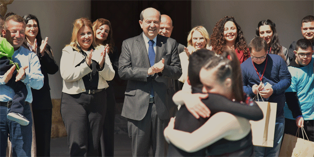 Cumhurbakan Tatar, Uluslararas Down Federasyonu KKTC Bakan Umut ve rencileri kabul etti