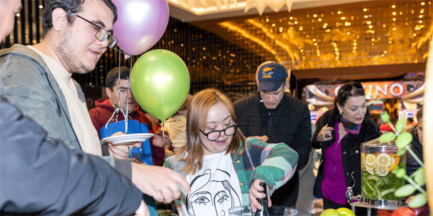 zel gereksinimli genler iin sinema ve oyun gn