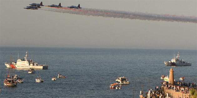 K�br�s Bar�� Harekat�’n�n 50. y�l�na �zel Girne’de denizde resmi ge�it t�reni 