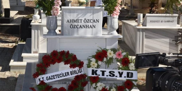 Merhum Gazeteci zcan zcanhan kabri banda anld