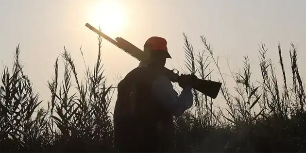 Mehmet�ik’te bir �ah�s elinden d��en av t�fe�iyle yaraland�