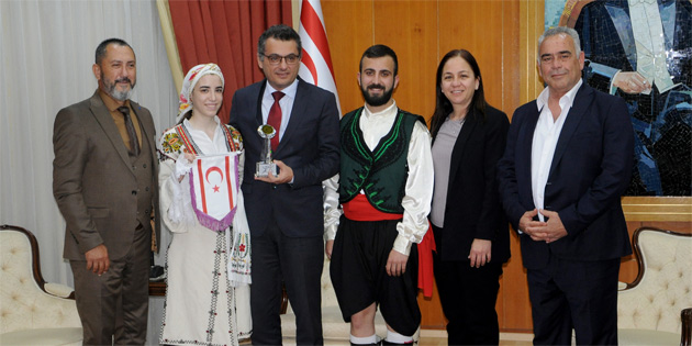 Babakan Erhrman Halk Danslar Federasyonu'nu kabul etti 