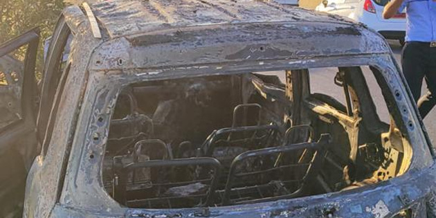 Lefko�a’da seyir halindeki ara� tamamen yand� 