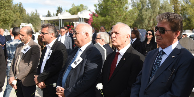Salih Miro�lu 18'inci �l�m y�l d�n�m�nde mezar� ba��nda an�ld�
