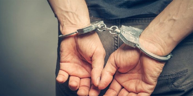 Alkoll� �ah�s y�ksek sesle ba��r�p �a��rarak rahats�zl�k yaratmaktan tutukland� 