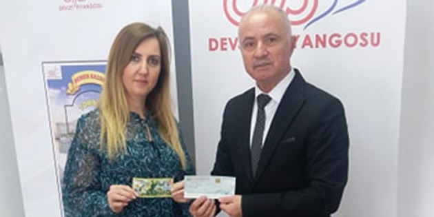 Devlet Piyangosu’nda 900 bin TL’lik ikramiye talihlisine teslim edildi 