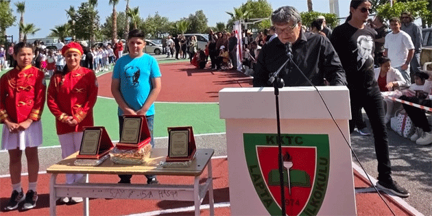 Lapta �lkokulu’nda Esat Faik Muhtaro�lu Kompozisyon Yar��mas� �d�lleri 23 Nisan t�reninde verildi