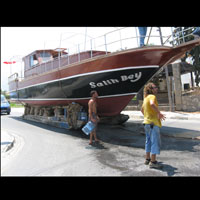Girne sokaklar�ndan FAT�H ge�ti 