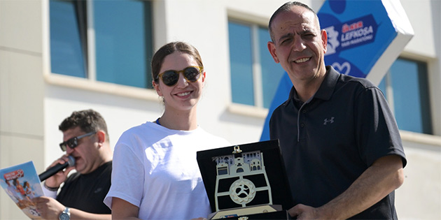 Lefko�a Maratonunda dereceye girenlere �d�lleri verildi