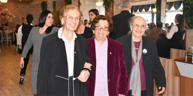 Girne Belediyesi, 24 Kasm retmenler Gn yemei dzenledi