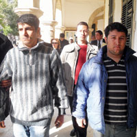 EKMEK TEKNELER�N� SOYDULAR