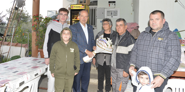 Tatar depremde hayatn kaybeden vatandalarn ailelerini ziyaret etti 