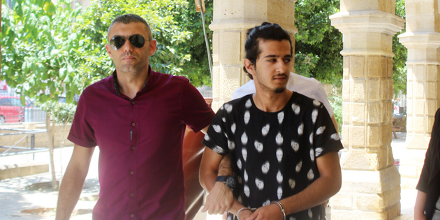 ARKADA�ININ B�LE��N� KIRDI 