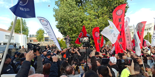 33 sendika Meclis nnde eylem yapt, genel greve gidildi