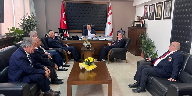 ileri Bakan Dursun Gaziler Dernei yetkililerini kabul etti