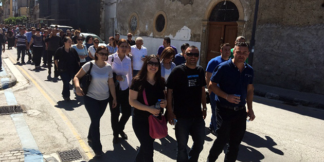 KOOP-SEN KOOPERAT�F MERKEZ BANKASINDA GREV YAPIYOR