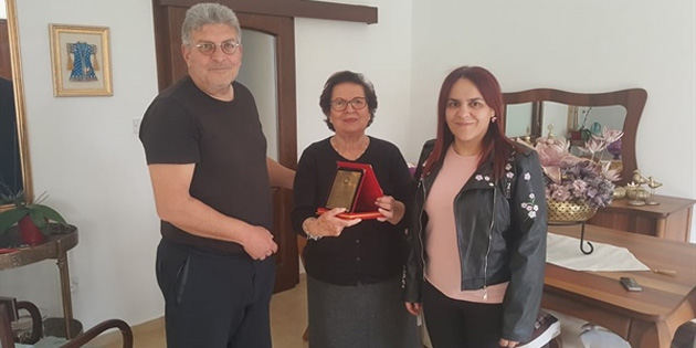 KED’den Ayla Hamet’e Onur Plaketi