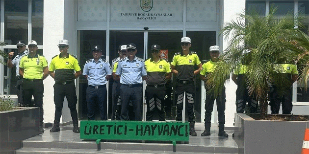 Hayvan reticilerinden tabutlu eylem