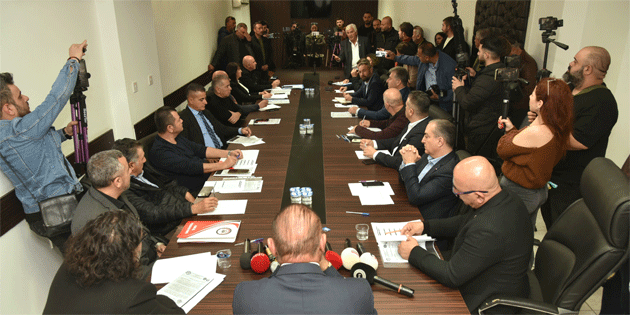 Asgari �cret ayn� kald�... Sendikalar a��klama yap�yor