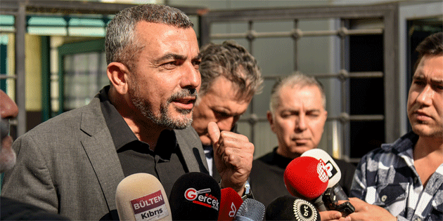 Asgari �cret Saptama Komisyonu toplant�s�n� terk eden Serdaro�lu bas�na a��klama yapt�