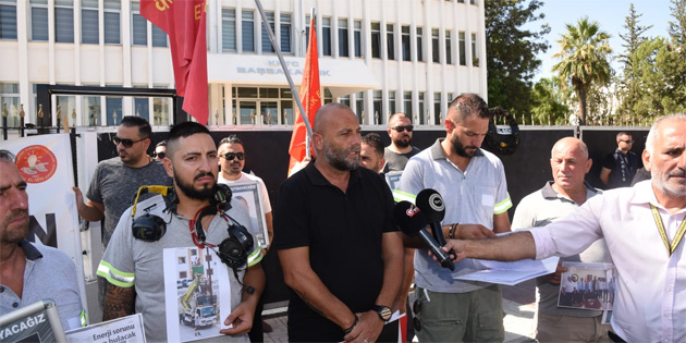 EL-SEN Babakanlk nnde basn aklamas yapt, siyah elenk brakt