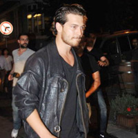 aatay Ulusoy, partneri Leyla Lydia Tuutlu’yla tant 