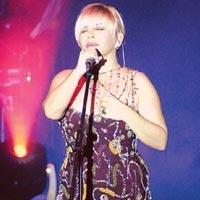 30 �ARKILIK ALB�M YAPTI