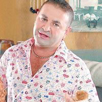 afak Sezer, ‘Kolpaino Bomba’nn setinde figran dvd     