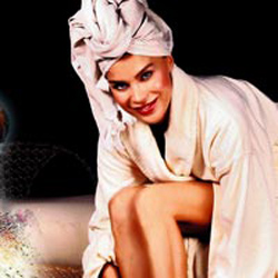 Ebru'nun 'Secret'� da kap���l�yor 