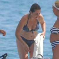 Yllar sonra bikinili 