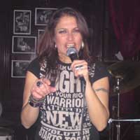 Niyal sesiyle b�y�l�yor 