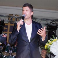 �zcan  Deniz,  Merit’te 41. ya��n� kutlad�