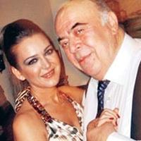 Babas yanda adamla paras iin evleniyor