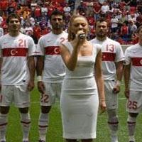 Hadise’ye sevgilisi sahip ��kt�