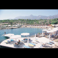Shayna Beach’e �lgi B�y�k 