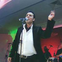 O �ocuklar�yla mutlu 
