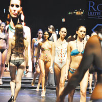 ‘�koncan’dan K�br�s’ta nefes kesen defile