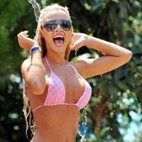 Playboy g�zeli Antalya'da tatilde 