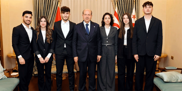 Cumhurba�kan� Tatar, K�br�s T�rk ��renciler Birli�i Derne�i T�rkiye Ba�kan� ve �yelerini kabul etti