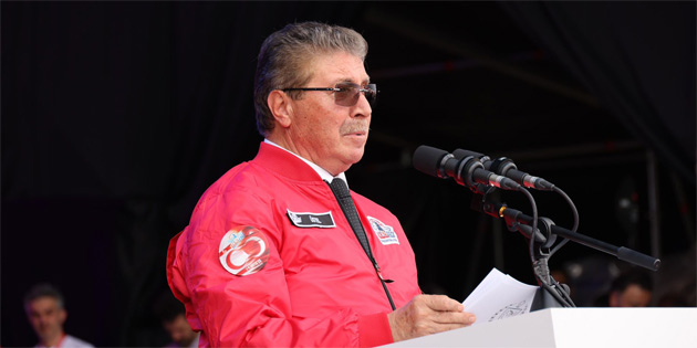 “Asla vazge�meyin, bilgiye ve bilime sar�l�n'