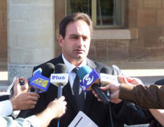 Stefanu: Talat’a inanyoruz